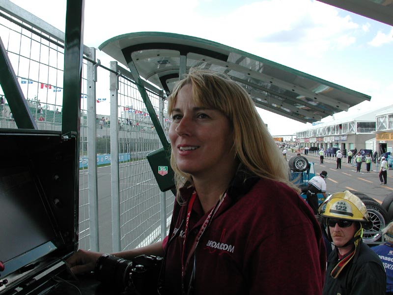 Ginni in Eddie Irvine's pits 3.jpg 87.8K